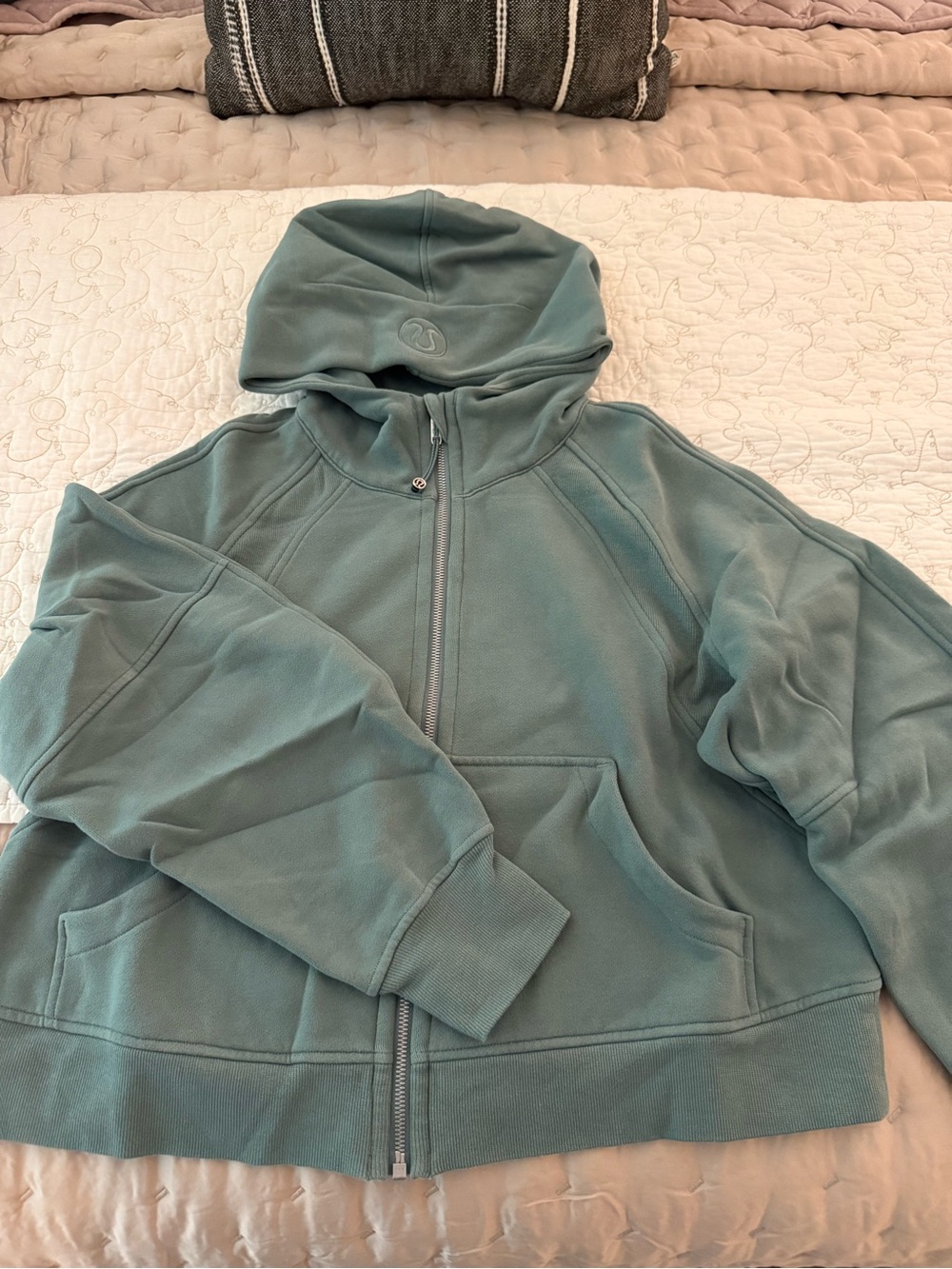 EUC Lululemon Scuba Full-Zip Hoodie M/L Grey Eucalyptus